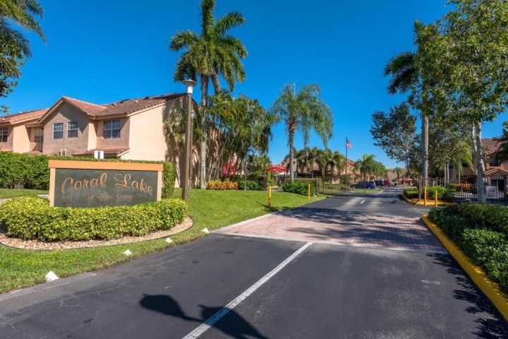 美国佛罗里达州博卡拉顿3卧3卫的房产